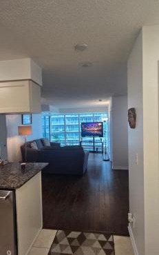 Lovely condo near Lake Ontario
