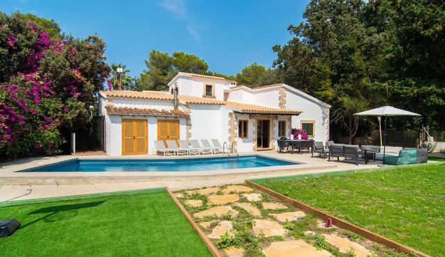 Lovely home in Alcudia with private swimming pool, can be inside or outside