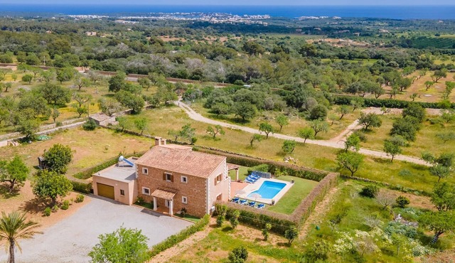Lovely home in SHorta with private swimming pool, can be inside or outside