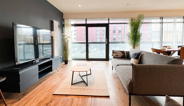 Lovely Spacious Apartment with Hydro & SECC