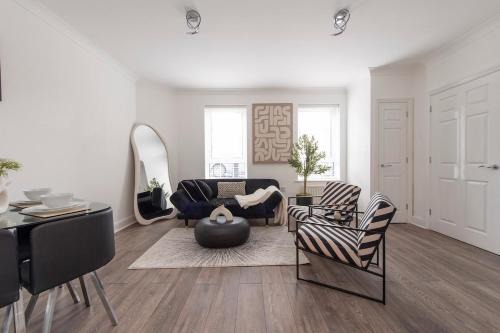 Lush 2 Bed Home I Free Parking I Near Chatham Dock