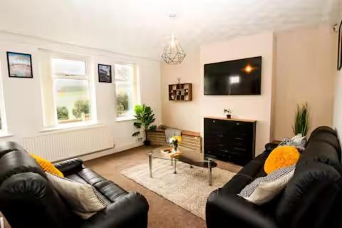 Luxurious 3-Bedroom Home with Free Parking Sheffield