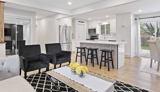 Luxurious and Cheerful House in Monopoly Subdivision