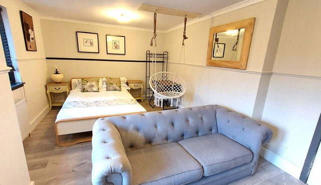 Luxurious studio room in the heart of East Kilbride 10mins from a hospital