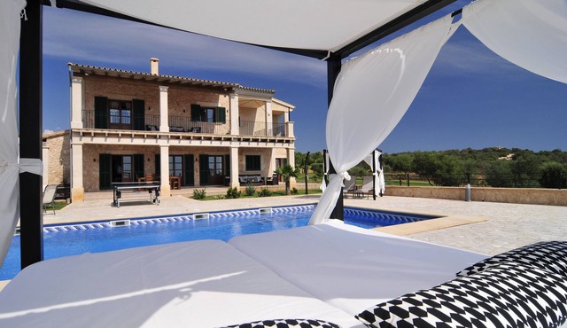 Luxurious Villa with pool, BBQ, swings, tennis court, Volleyball court, Gym