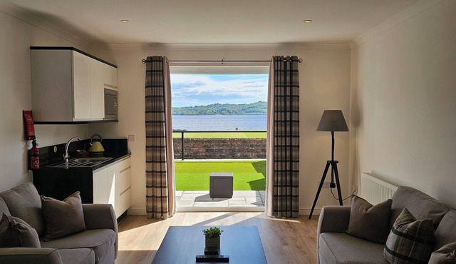 Luxury 1 Bedroom apartment with Loch View *WHW*