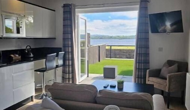 Luxury 1 Bedroom Apartment with Loch View *BLL*— A Peaceful Escape