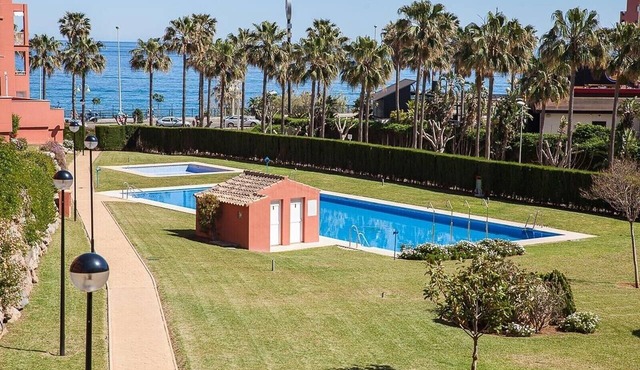 Luxury 100m² Sea View Apartment with Pool, Wi-Fi & Terrace