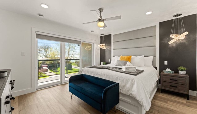 Luxury 171-4 Condos with Magnificent Lakeviews