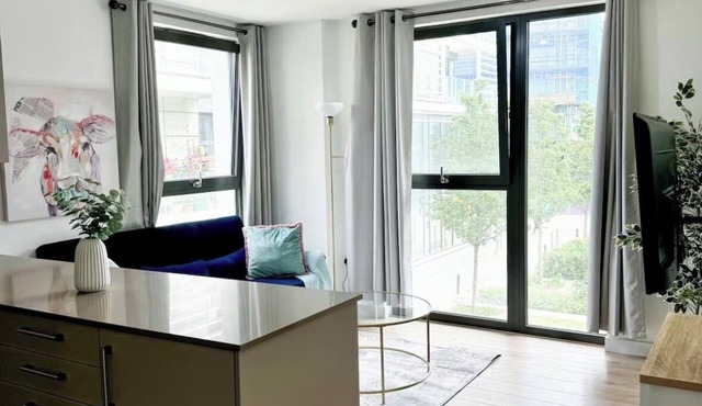 Luxury 2 bed Apartment Near Canary Wharf
