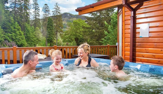 Luxury 3 bed Hot Tub Lodge (Pet)