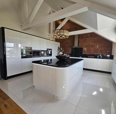 Luxury 3 Bedroom apartment with Loch View