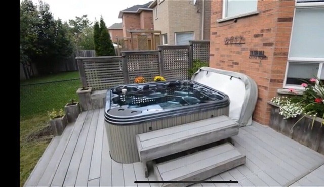 LUXURY 4 BD DETACHED HOUSE WITH HOT TOP