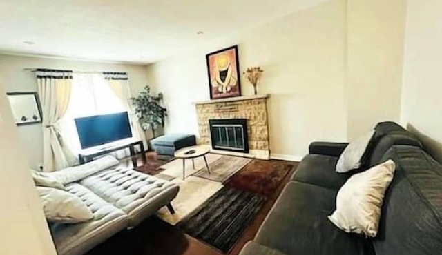 Luxury 4BR Home Near Square One, with King Bed