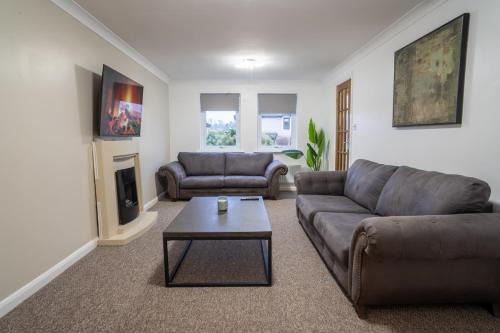 Luxury 5 Bed Home - Glasgow - Free Private Parking - Garden