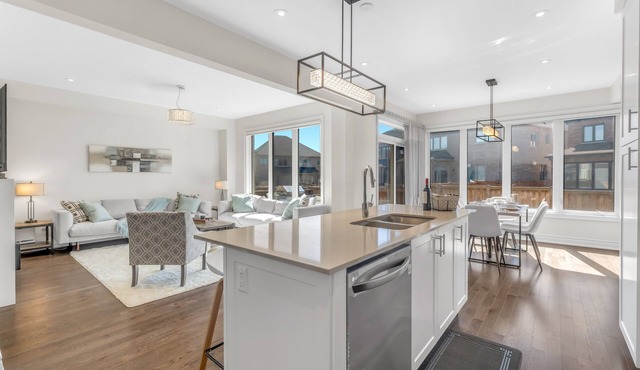 Luxury 6 Bedroom - 4 Bathroom Detached Retreat BRAMPTON/MISSISSAUGA Border