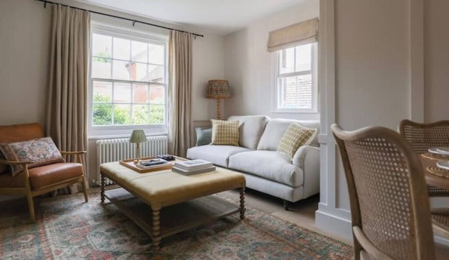 Luxury Boutique Duplex 17th cent. central city- 20 min. Direct Train into London