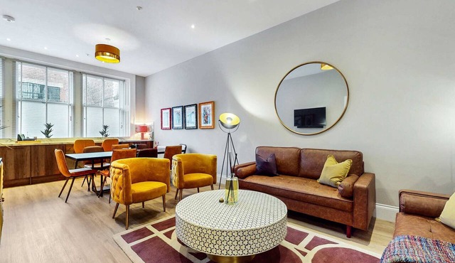 Luxury City Centre Apartment | Near Hydro & Major Stations