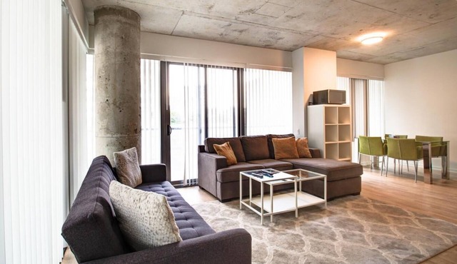 Luxury Condo Great Location + Gym + Pool + Sauna