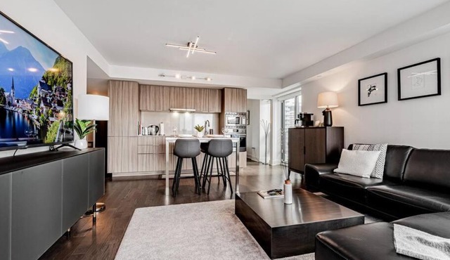 Luxury Condo on Bay Street