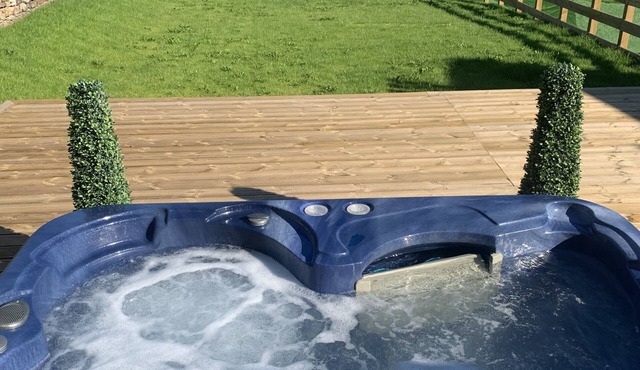 Luxury Cottage, Views of the Lakes With Hot Tub