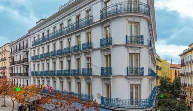Luxury Designer Apartment with Balcony Views of Puerta del Sol
