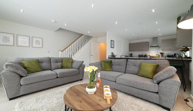 Luxury Duplex 2-Bed Apartment Fruit Market Marina