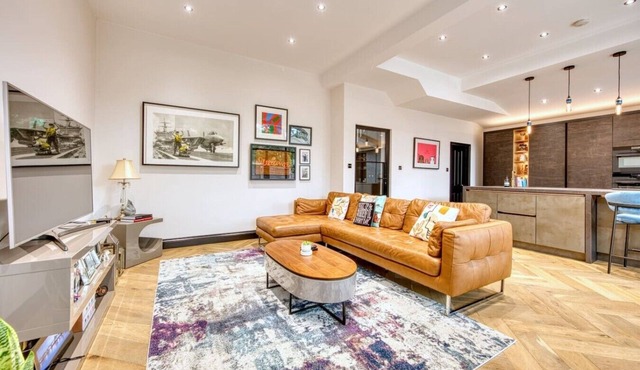 Luxury Family Home Woodford Near Station