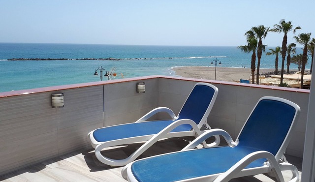 Luxury First-Line Beach-Front Apt VFT/MA 02508 Wifi, UK TV, Air Con