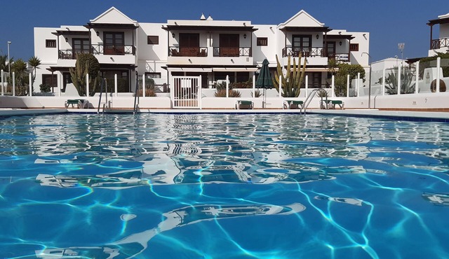 Luxury House With Large Communal Pool, Close to Marina and Beaches