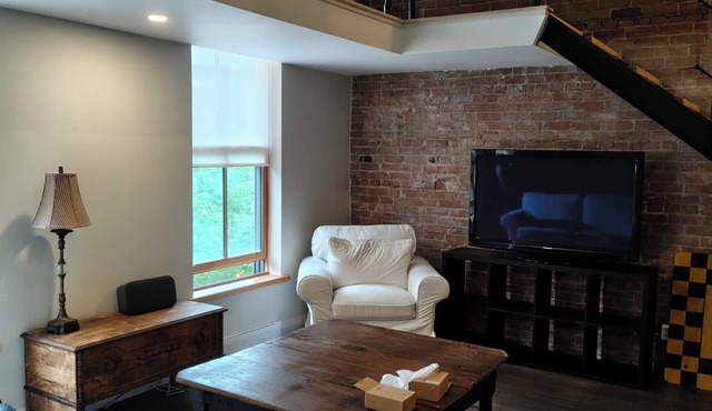 Luxury Industrial/Brick Loft in Downtown Almonte