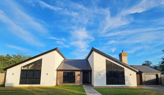 Luxury Kent Bungalow Retreat Sleeps 12