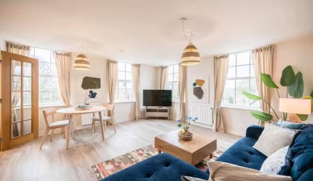 Luxury Leiston 2 bed/2 bath with parking