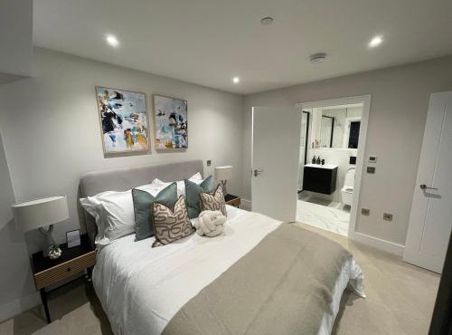 Luxury New 1-Bed Flat-Steps to Tube-Secure Entry