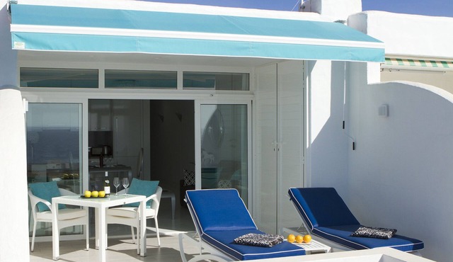 Luxury one bedroom apartment, private terrace, ocean views, full UK TV, WiFi