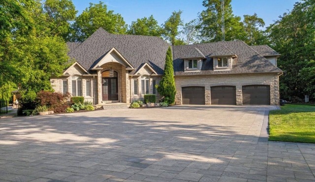 Luxury Private Estate Retreat. Pool Hot Tub Gym Pool Table