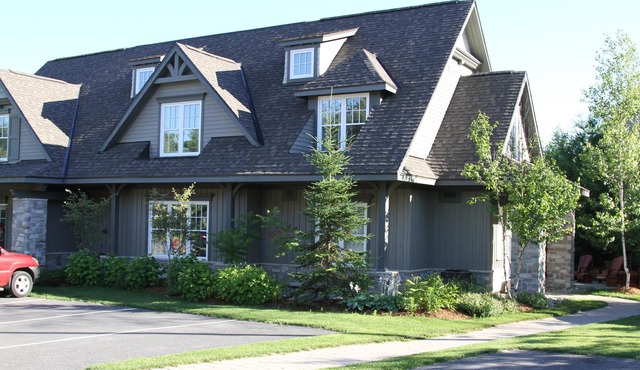 Luxury Resort cabin Rocky Crest Resort muskoka lake Joseph