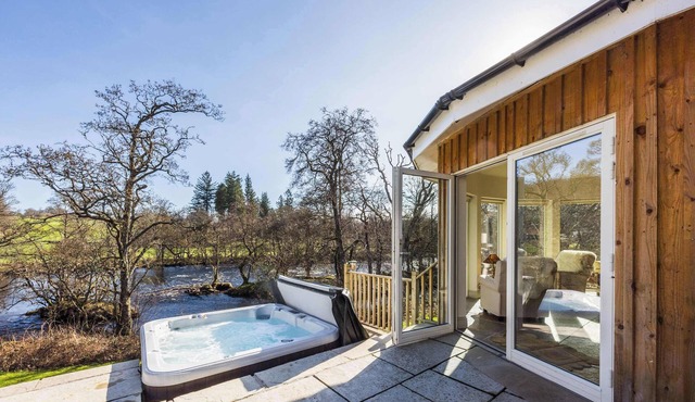 Luxury Riverside Lodge with Hot Tub (Sleeps 6)
