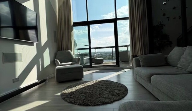 Luxury Riverside Penthouse Apartment minutes walk from SEC and OVO Hydro