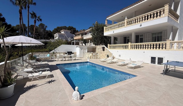 Luxury Villa Felicidad with private pool, 5 double rooms, 4 bathrooms and sea views