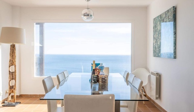 Luxury Villa with Private Pool & Breathtaking Sea Views