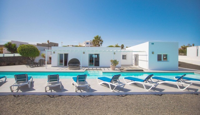 Luxury Villa with Private 25m Heated Pool & Jacuzzi