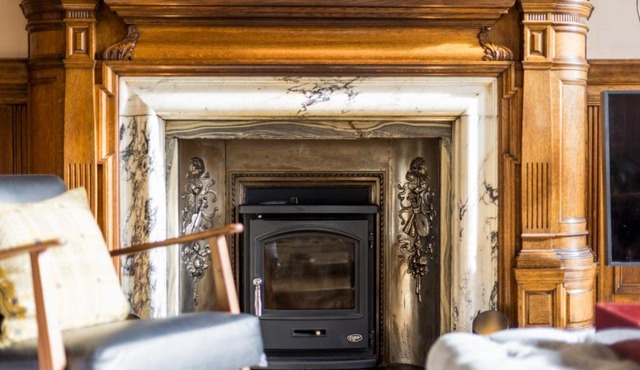 Luxury Wood panelled West End GF Flat