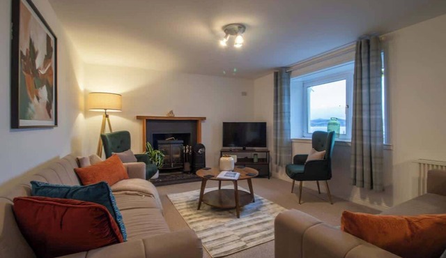 Lynwood - 4 Bedroom House with Views of Loch Gilp