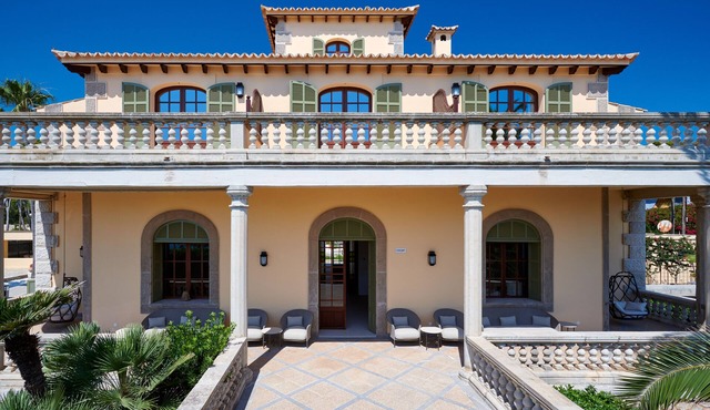 Magnificent villa with landscaped garden, private pool and sea views