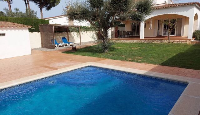 Magnificent Villa with private pool on large plot unlimited free wifi
