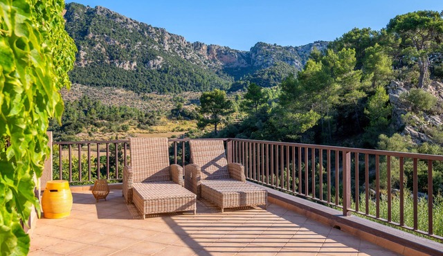 Mallorcan dream house with mountain views, private terrace and Wifi