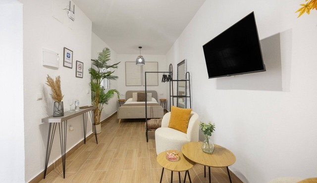 Mamalú Apartment: New, Romantic & Central in Jerez
