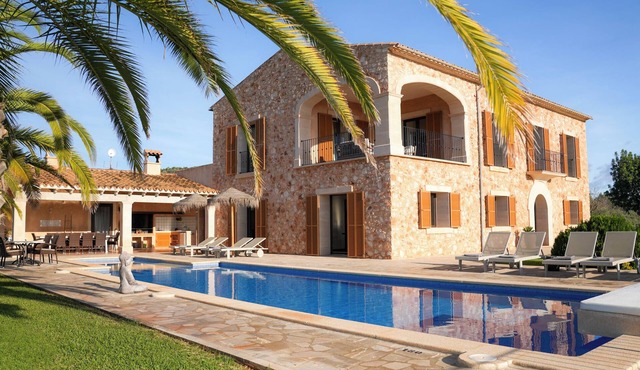 MANSION SES OLIVERES - LUXURY VILLA WITH DISTANT SEA-VIEWS AND PRIVATE POOL