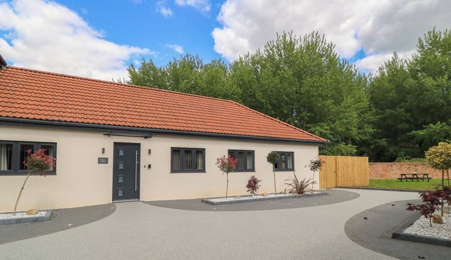 MAPLE LODGE, pet friendly, luxury holiday cottage in Bridgwater